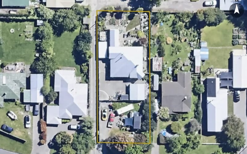 33 Dillons Point Road