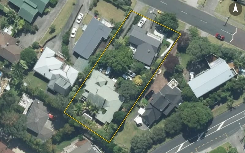 2/4 Lyons Avenue
