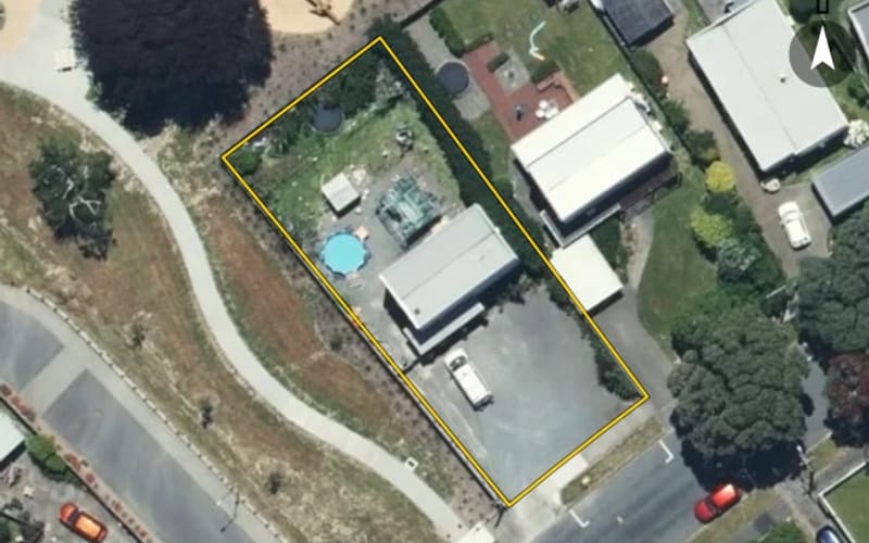 55 Hall Crescent