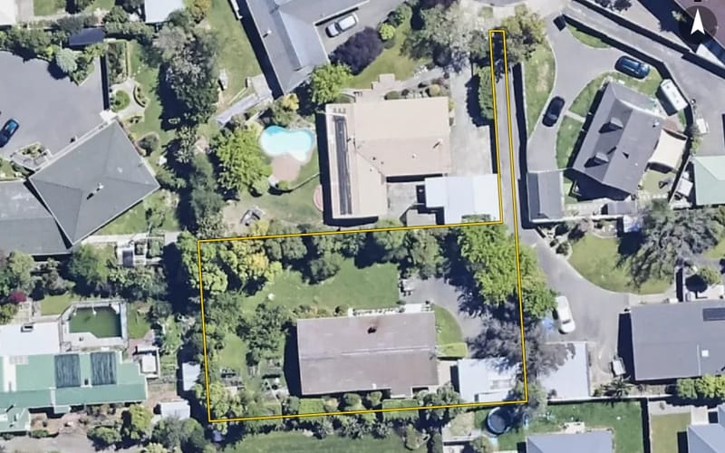 14A Carlyle Crescent
