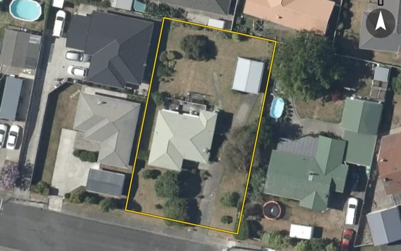 16 Warwick Crescent