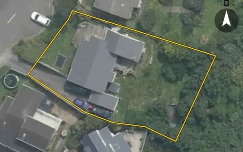 13 Bowes Crescent