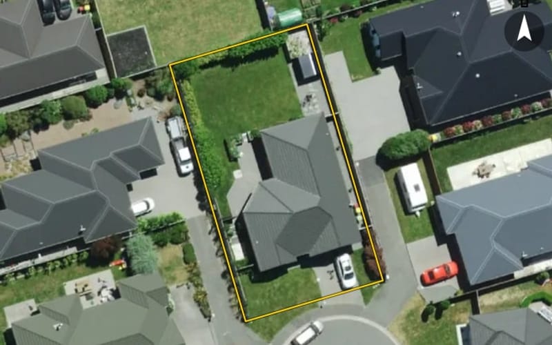 16 Lloyds Close