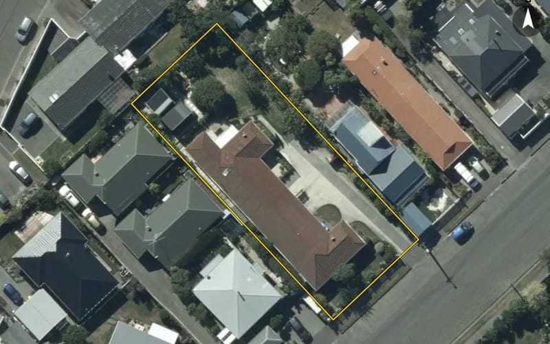2/10 Taupata Street