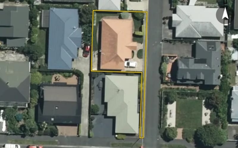 3 Pepper Tree Way