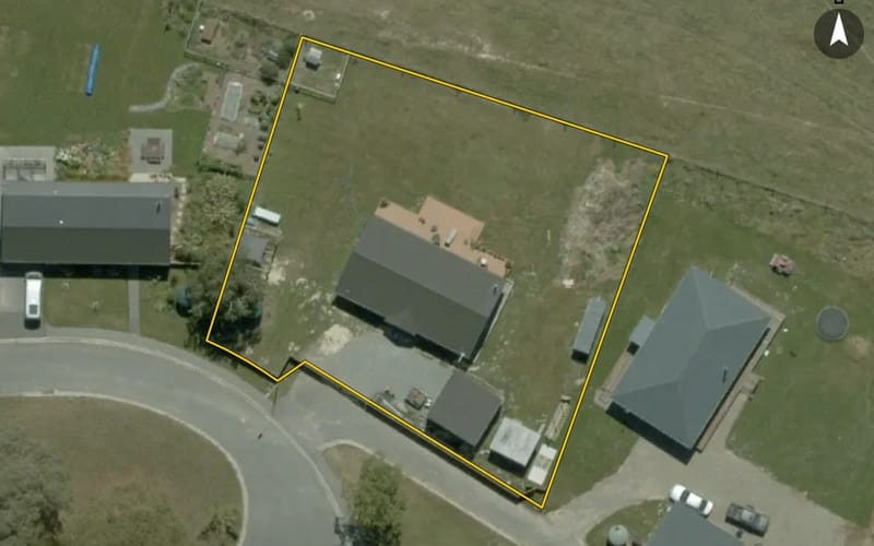13 Twin Oaks Place