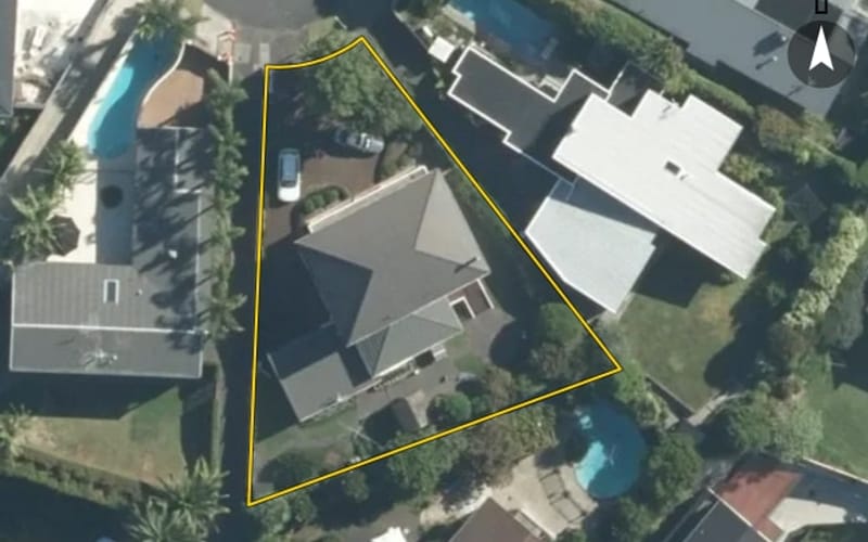 24 Stoneyroyd Gardens