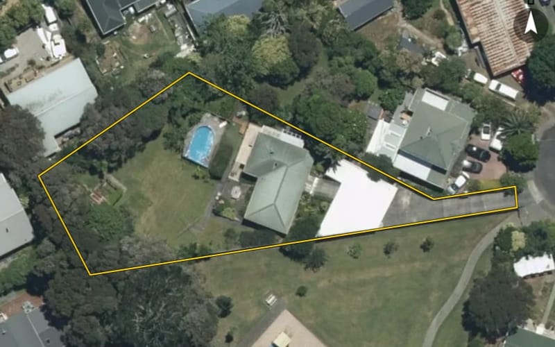 16 Nicolas Avenue