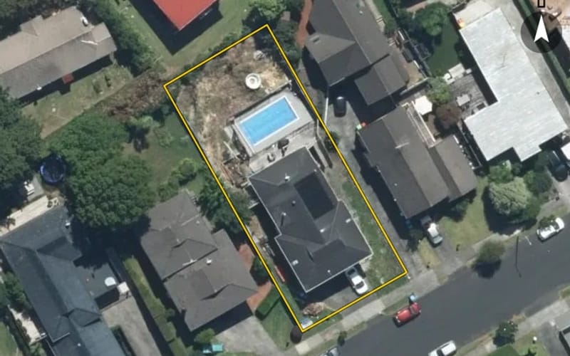 10 Steele Street