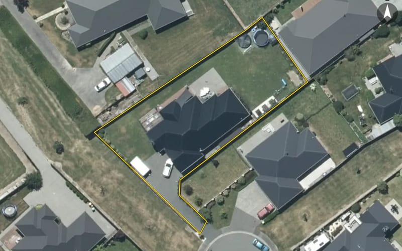 22 Whiteoak Grove
