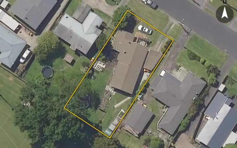 8 Crombie Street