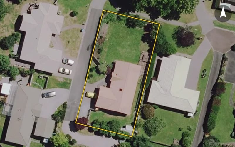24 Halcione Close