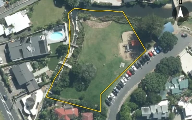 8 Huntly Road