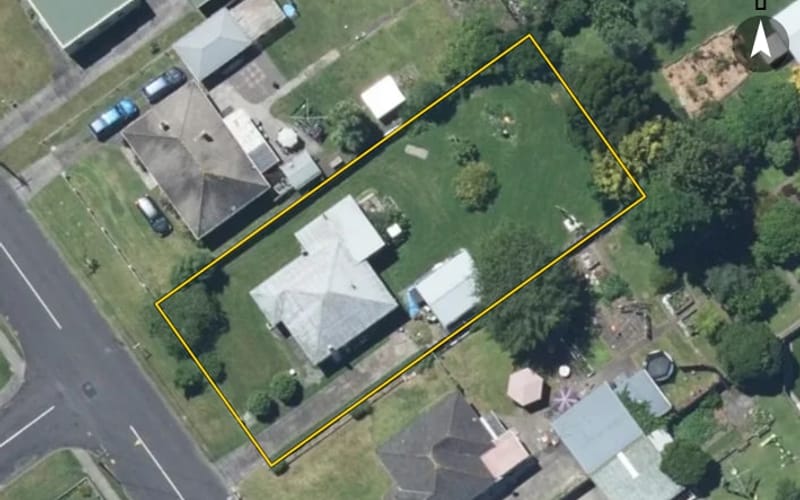 8 Roberts Avenue