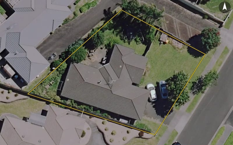 35 Cairns Crescent