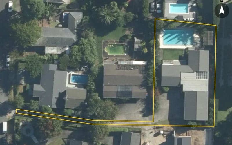 14 Stoneyroyd Gardens