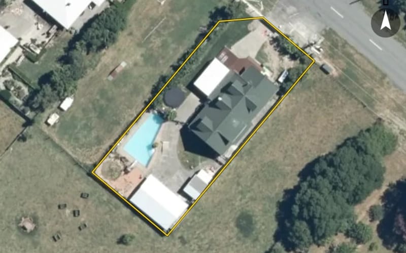 98 Tollemache Road East