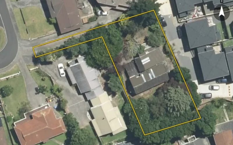 10 Rochas Place