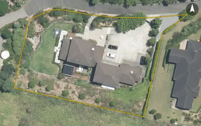 816 Redoubt Road