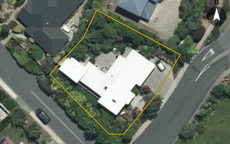 2 Commodore Place