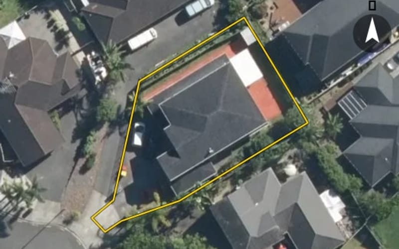 15 Lomas Way