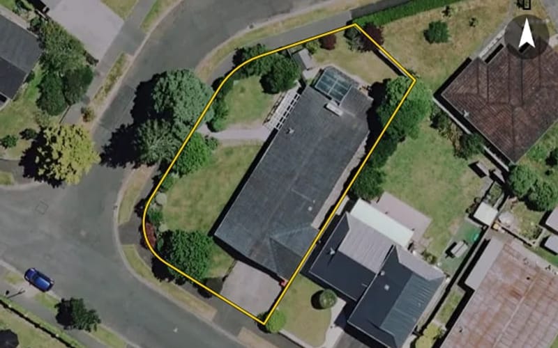 2 Clements Crescent