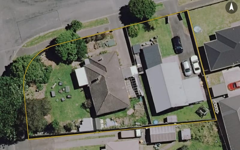 2A Douglas Crescent