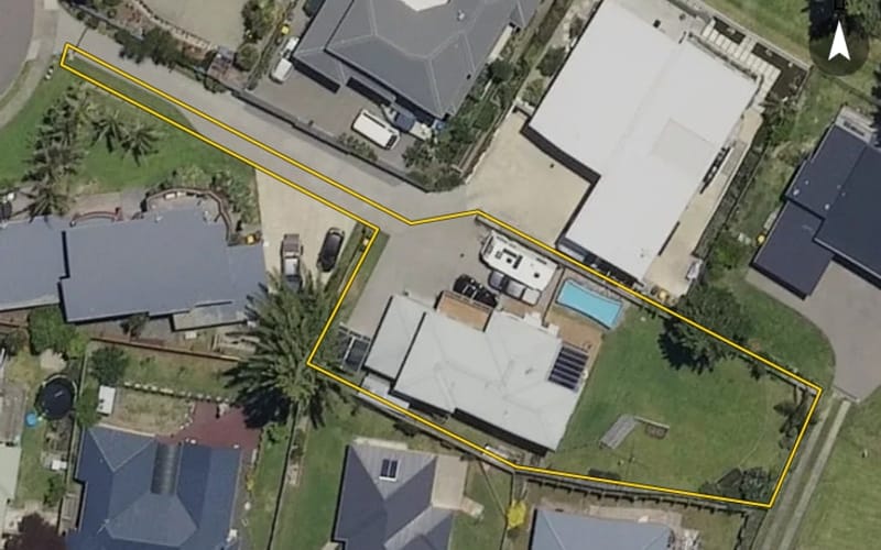 11 Commodores Close