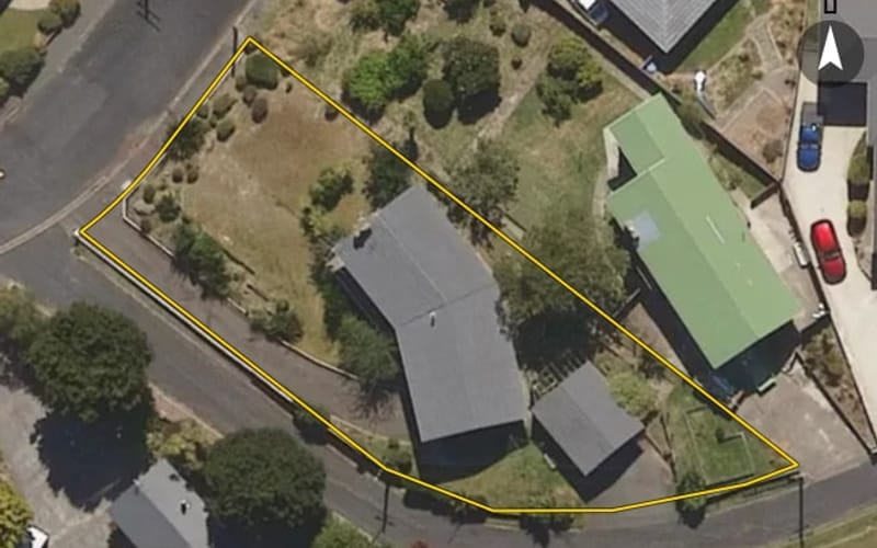 52 Roy Crescent