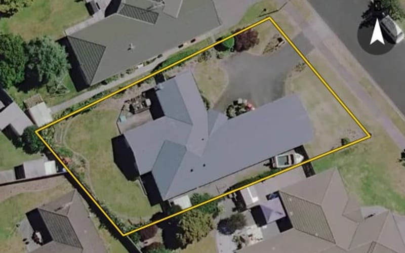 21 Cairns Crescent