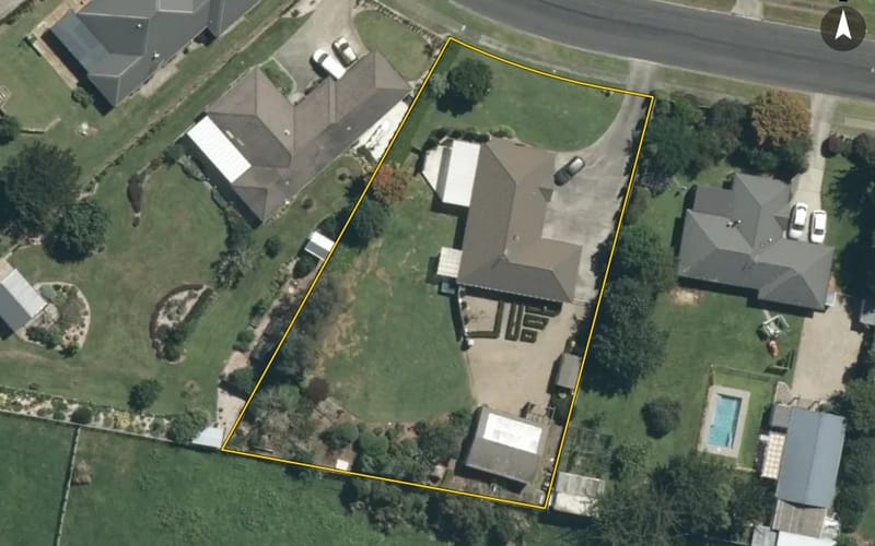 16 De La Mare Drive