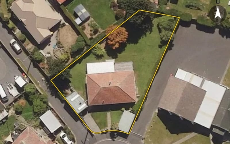 11 Holyrood Avenue
