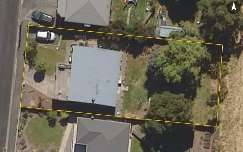 90 Roy Crescent