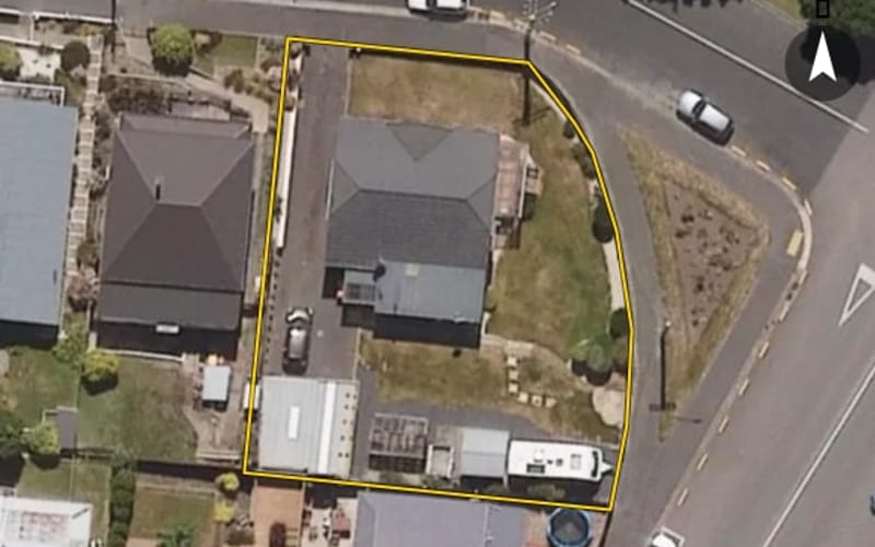 13 Caversham Place
