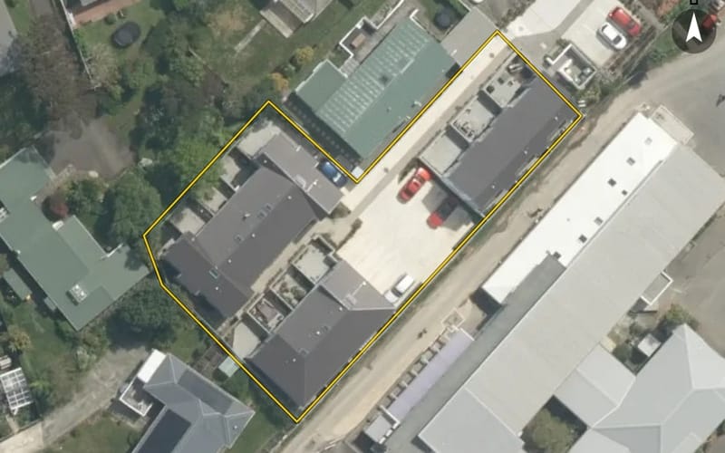 Unit titled building