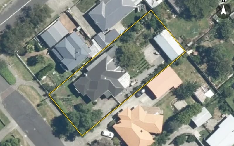 702 Avenue Road East