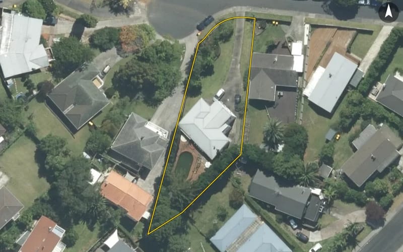 8 Roband Avenue