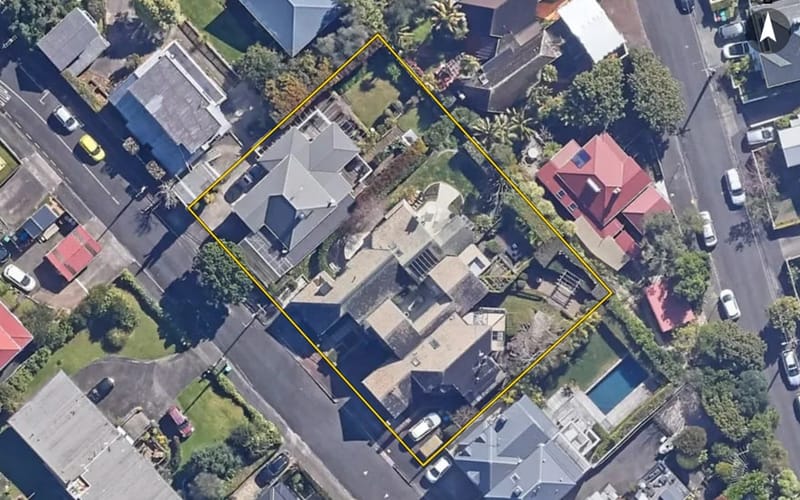 2 Mamie Street