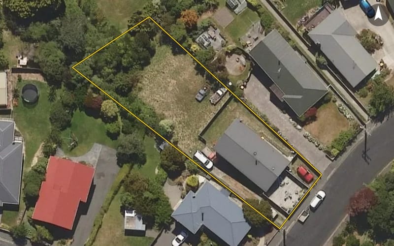 17 Roy Crescent