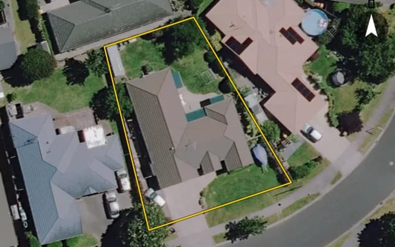 9 Cairns Crescent