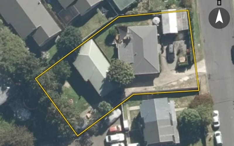 6 Montgomery Crescent