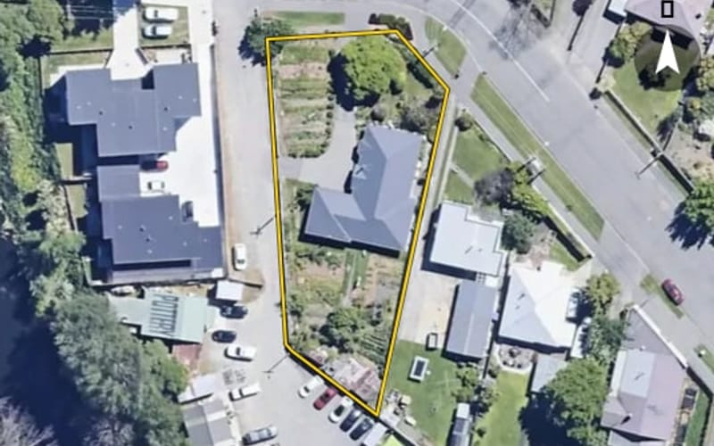 6 Dillons Point Road