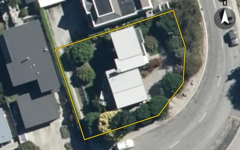 13 Yewlett Crescent