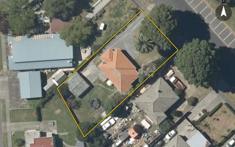 31 Douglas McLean Avenue