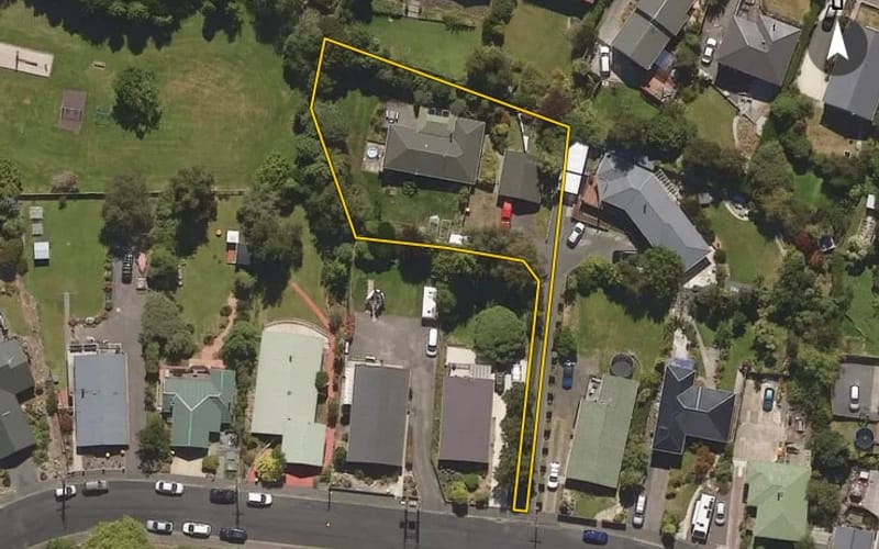 35 Roy Crescent