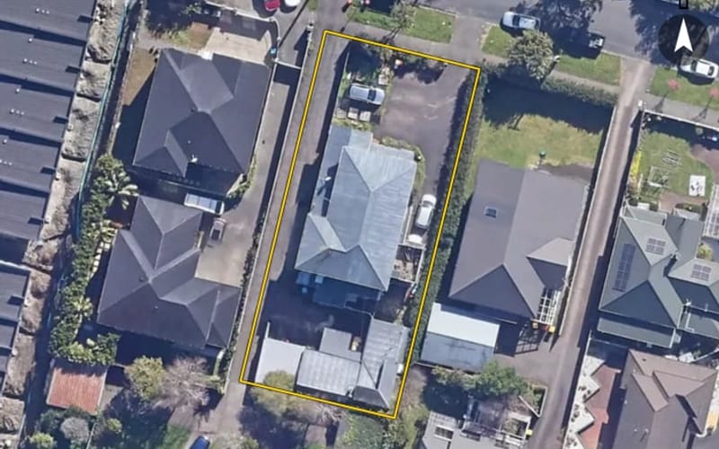 8 King Edward Avenue