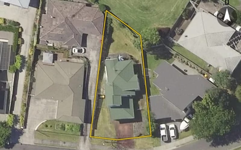 16 Bell Common Close