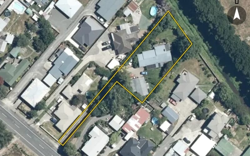 706A Murdoch Road East