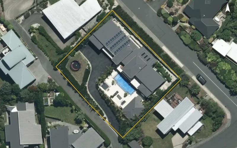 3 Commodore Place