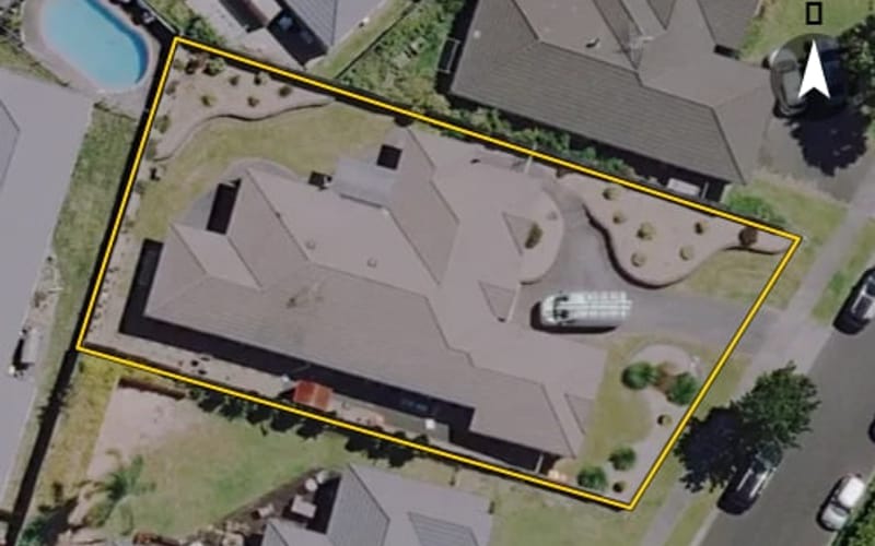 33 Cairns Crescent